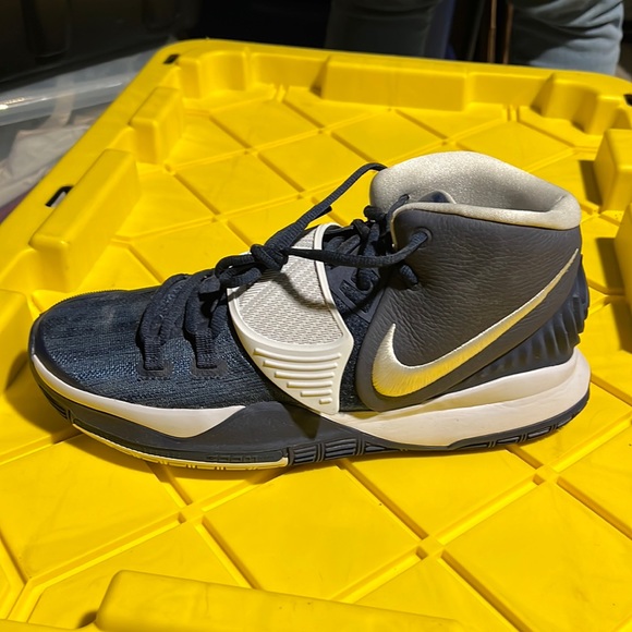 Nike Kyrie 6 TB Promo - Picture 1 of 5